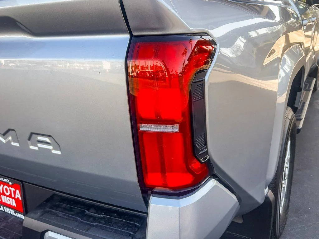 2026 Toyota Tacoma SR5 - Photo 8