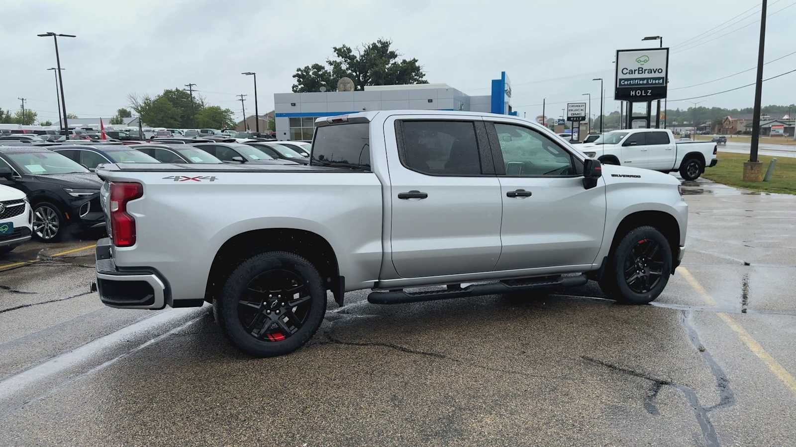 Used 2022 SILVER ICE METALLIC Chevrolet RST image 9