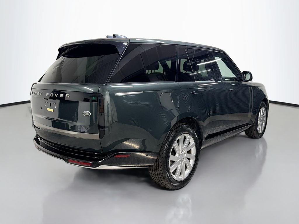 Used 2023 Green Land Rover SE image 9