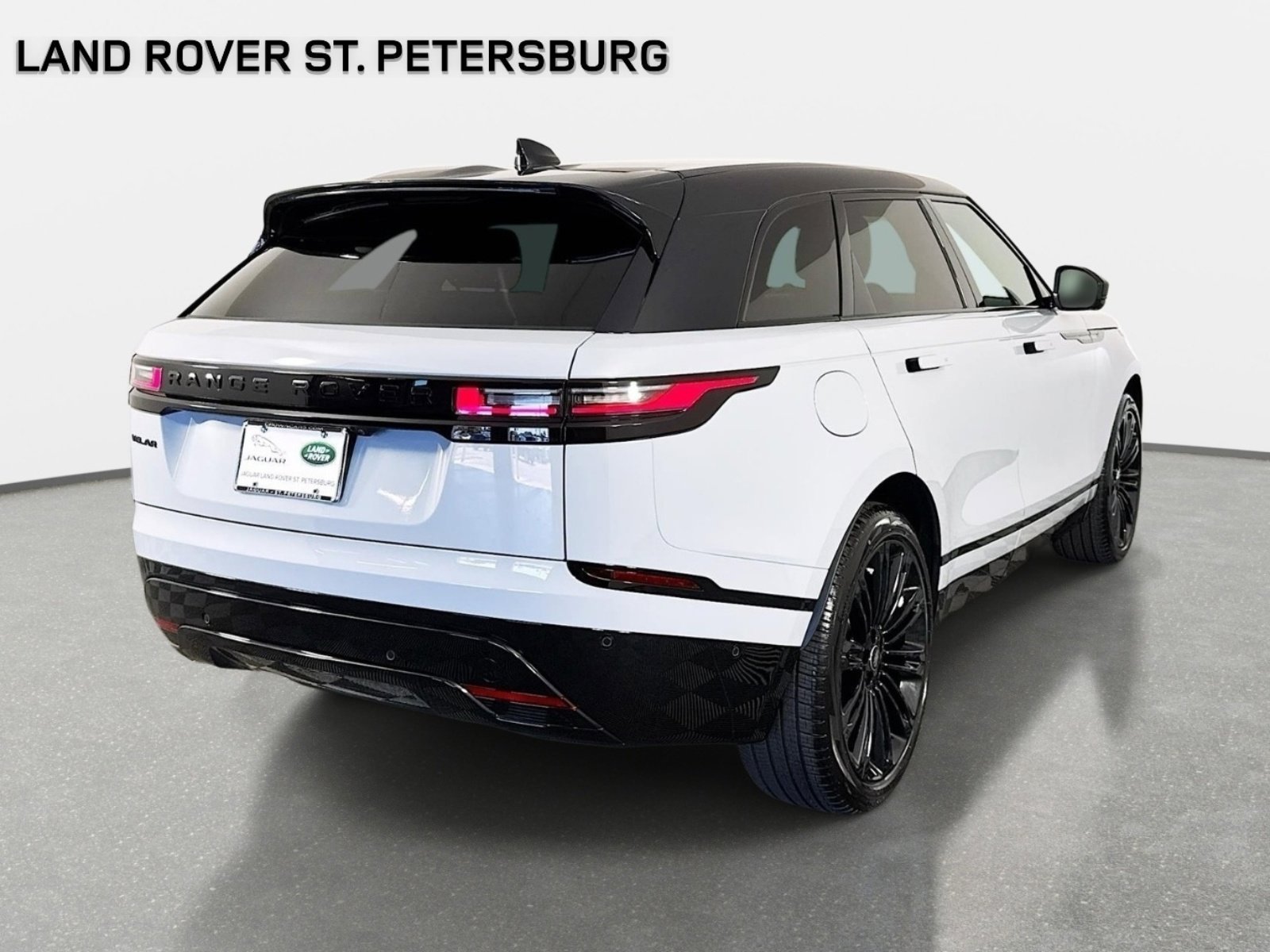 Used 2026 Gray Land Rover Dynamic SE image 5
