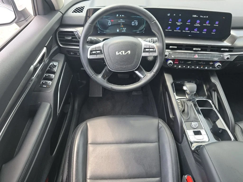 Used 2024 White Kia LX image 24