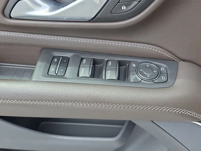 Used 2024 White GMC Denali image 30