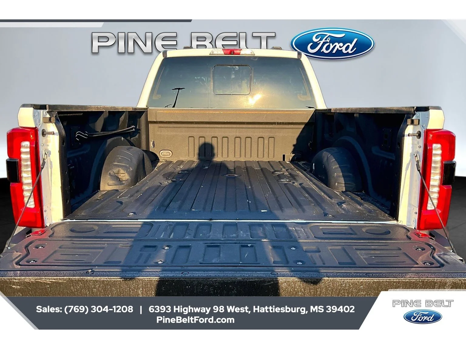 Used 2024 Star White Metallic Tri-Coat Ford LARIAT image 12