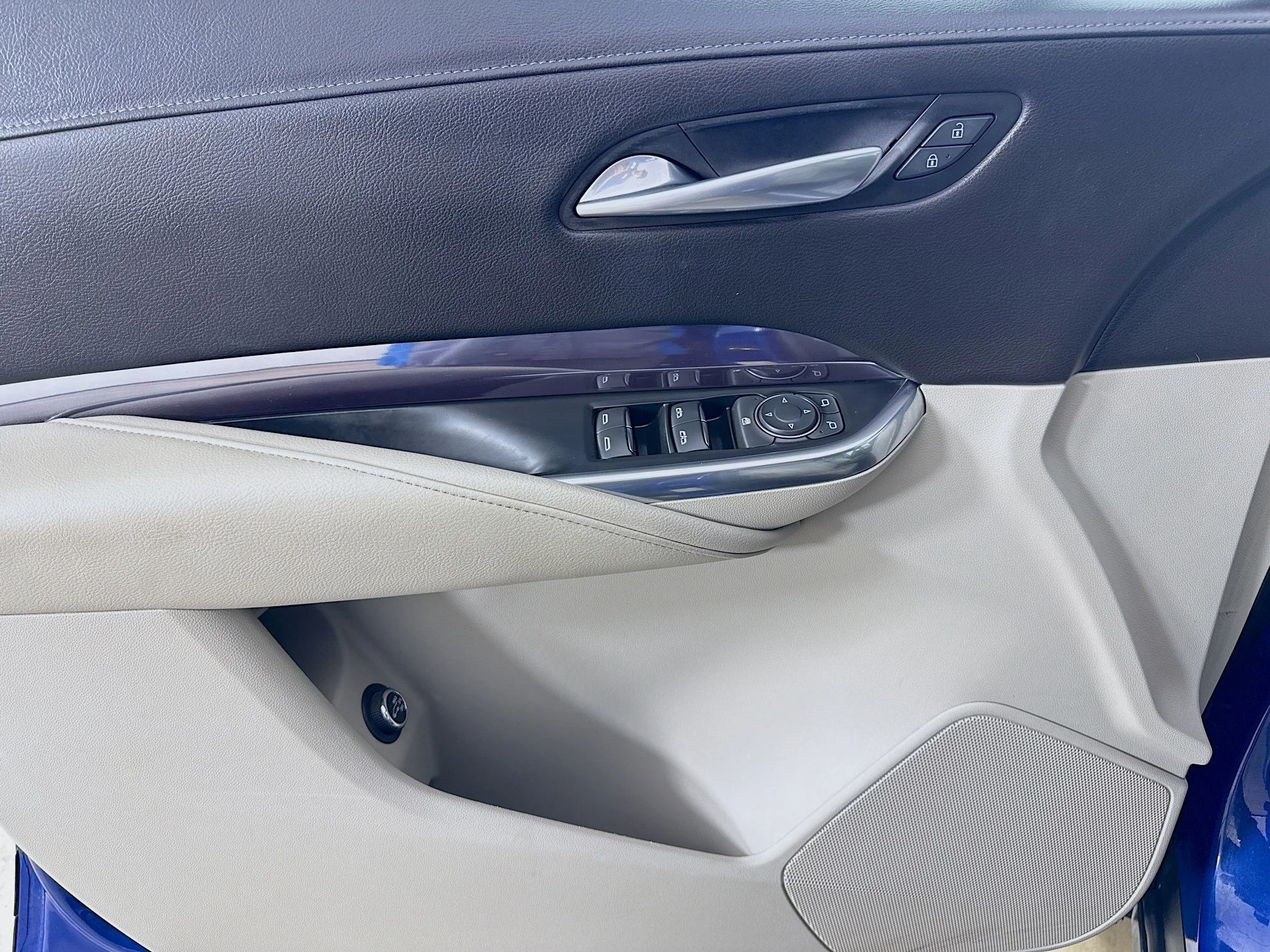 Used 2021 WAVE METALLIC Cadillac FWD Luxury image 19