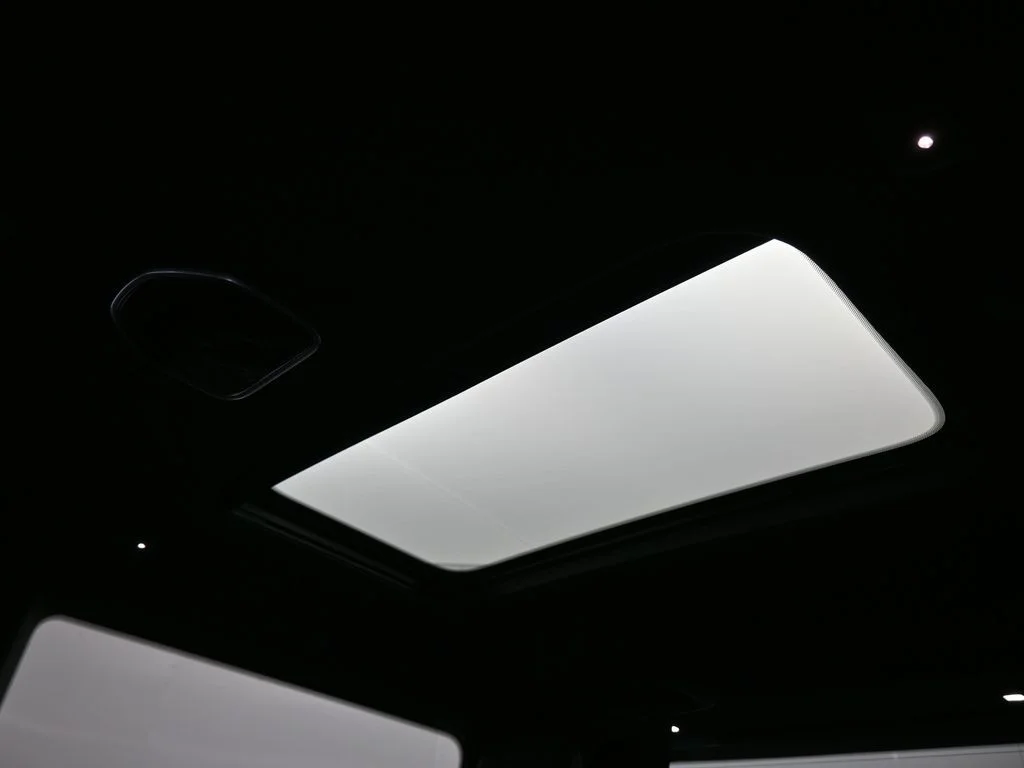 New 2026 Bright White Clear-Coat Exterior Paint Jeep Limited Reserve image 32