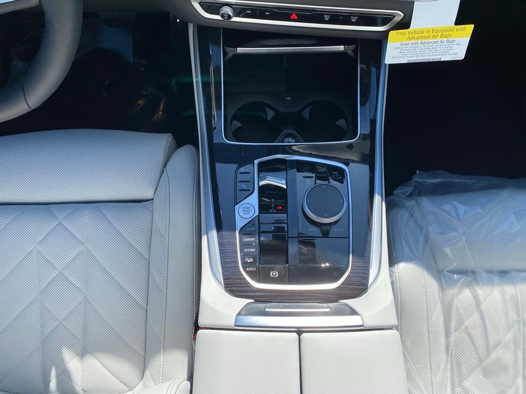 New 2026 Carbon Black Metallic BMW xDrive40i image 10