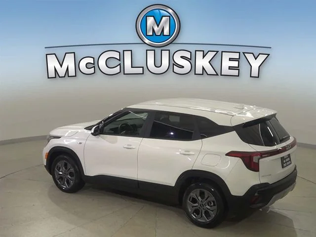 Used 2026 White Kia LX image 28