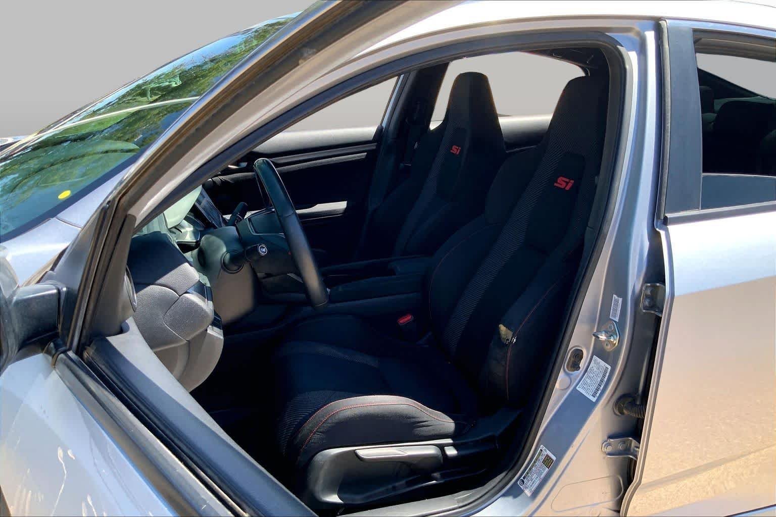 Used 2017 Modern Steel Metallic Honda Si image 8