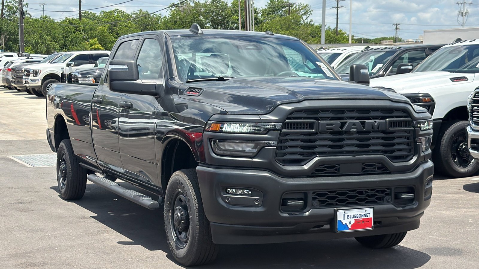 New 2026 Diamond Black Crystal Pearl-Coat Exterior Paint RAM Tradesman image 3