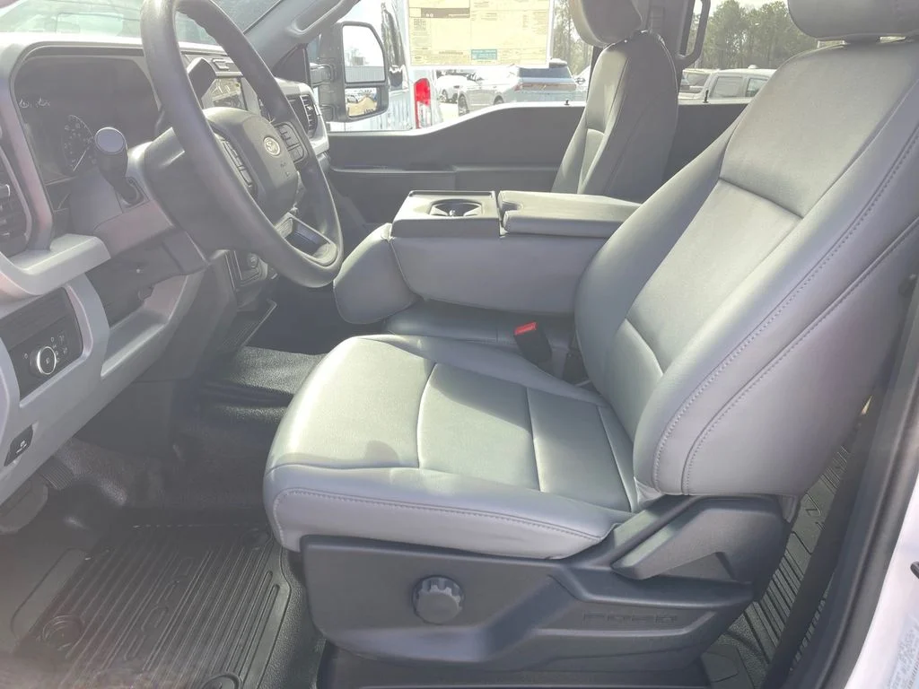 2026 Ford F-450 Super Duty Chassis Cab XL - Photo 8