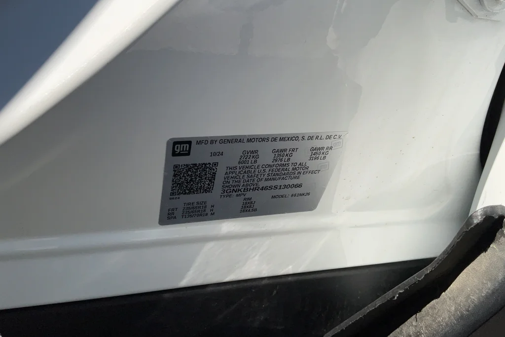 Used 2025 White Chevrolet LT image 25