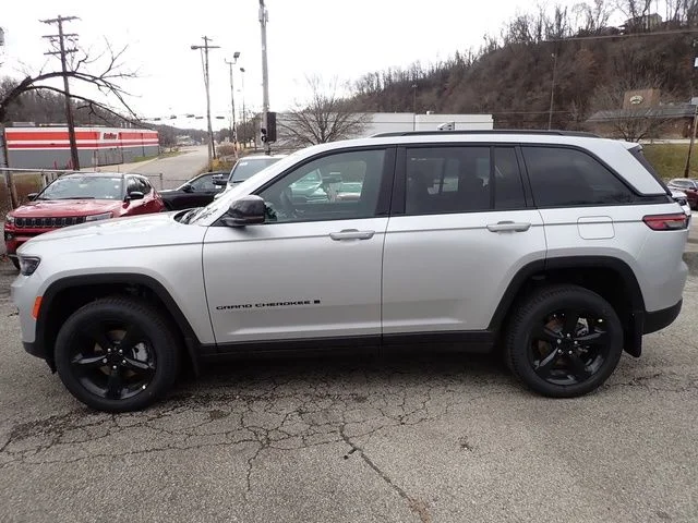 New 2025 Silver Jeep Limited image 2