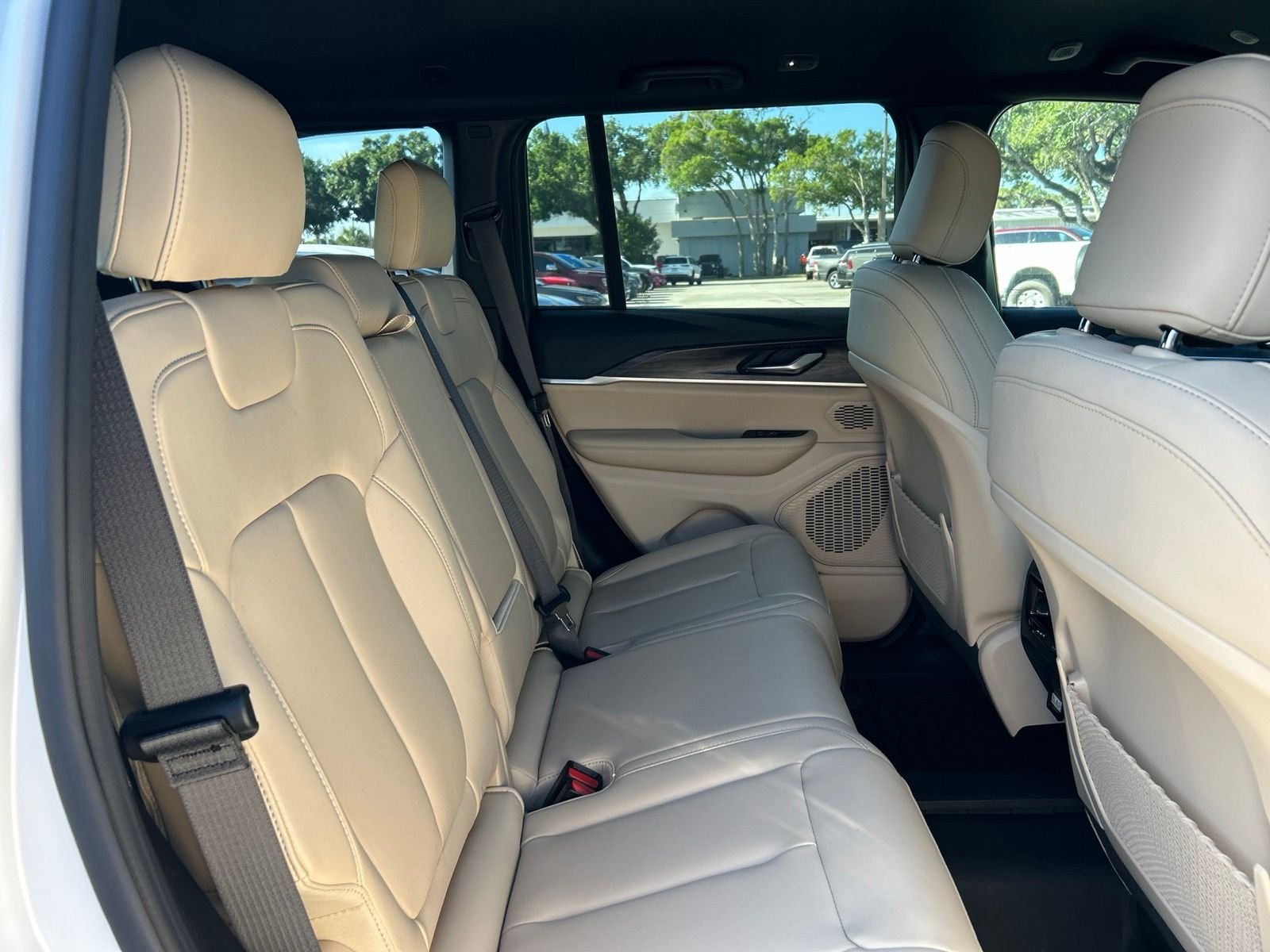 Used 2026 White/off-white Jeep Limited image 11