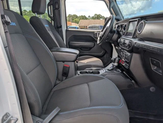 Used 2023 White Jeep Rubicon 4xe image 25