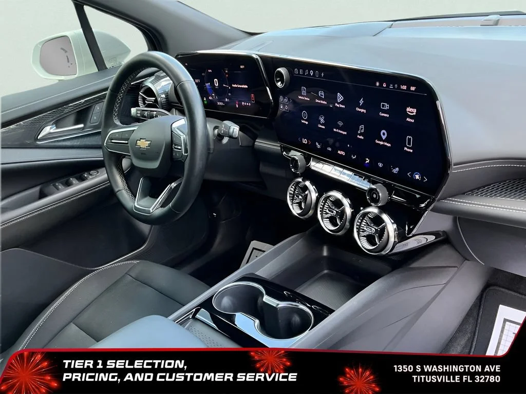 Used 2024 Summit White Chevrolet LT image 17