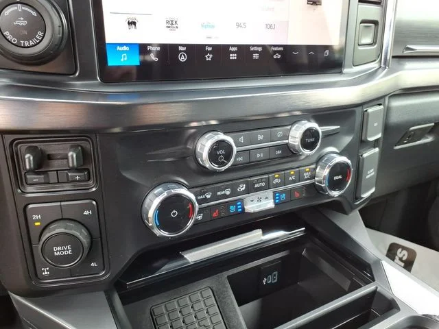 Used 2024 Gray Ford Lariat image 27