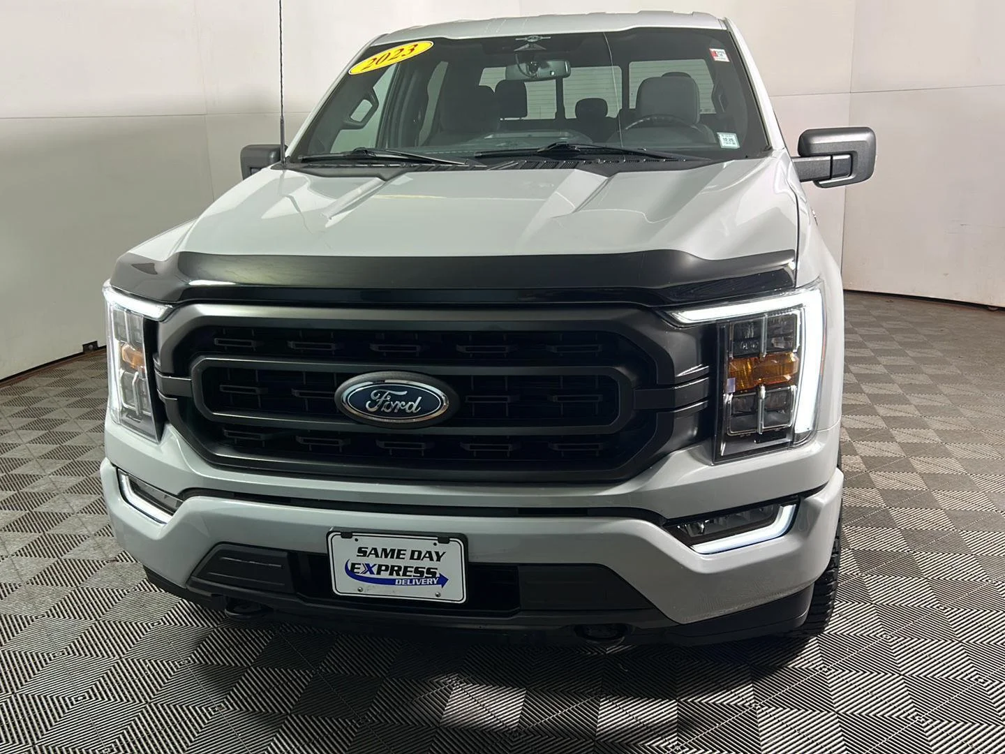 Used 2023 Avalanche Gray Ford XLT image 4