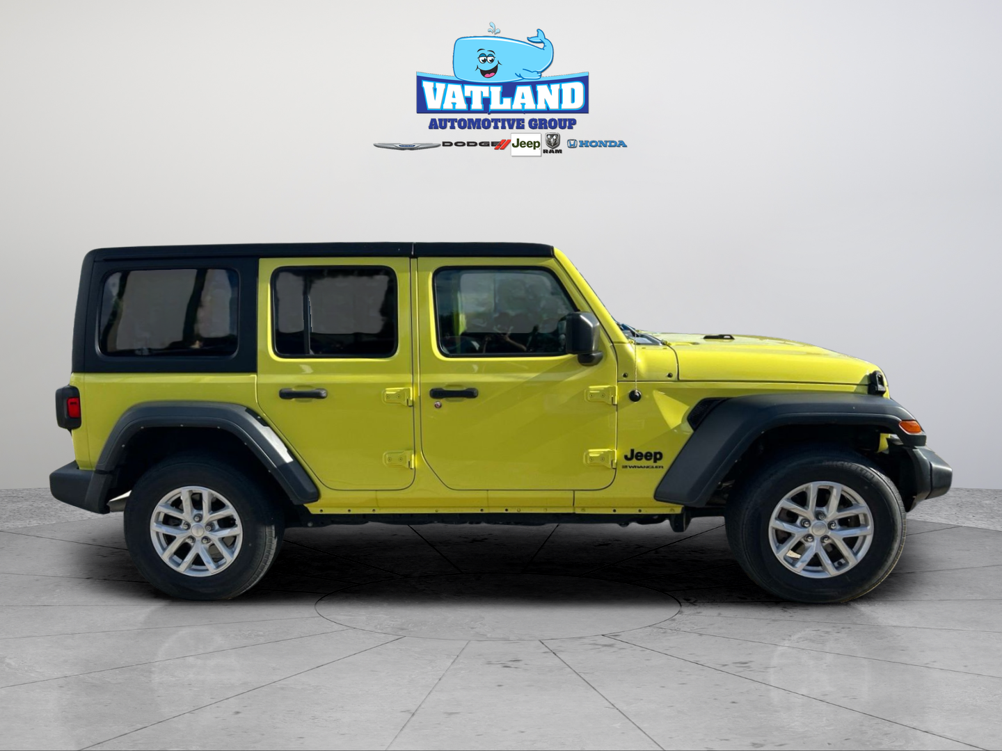 Used 2023 Yellow Jeep Sport S image 6