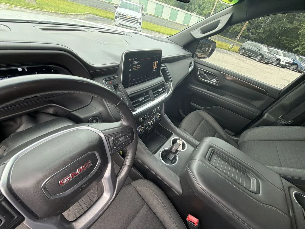 Used 2022 White GMC SLE image 21