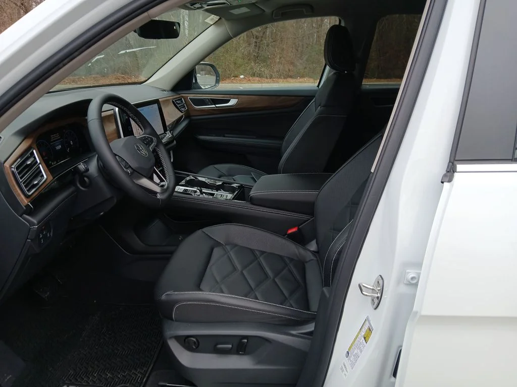 New 2026 White Volkswagen 2.0T SE w/Technology image 9