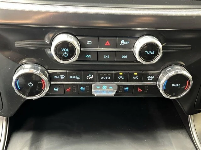 Used 2025 Silver Ford LARIAT image 22