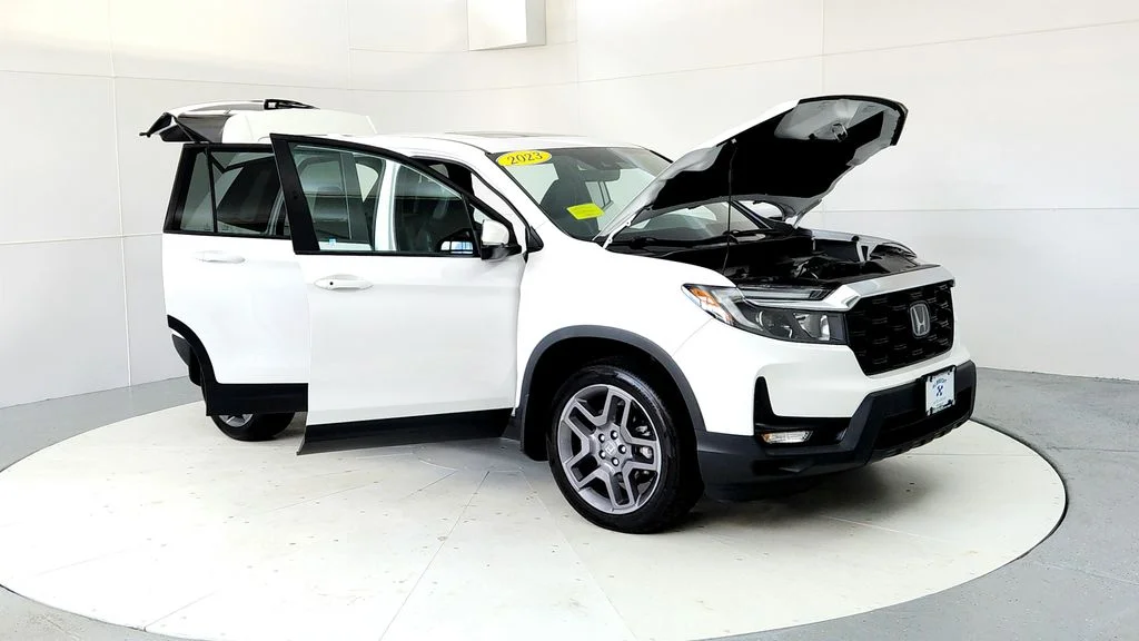 Used 2023 White Honda EX-L image 12