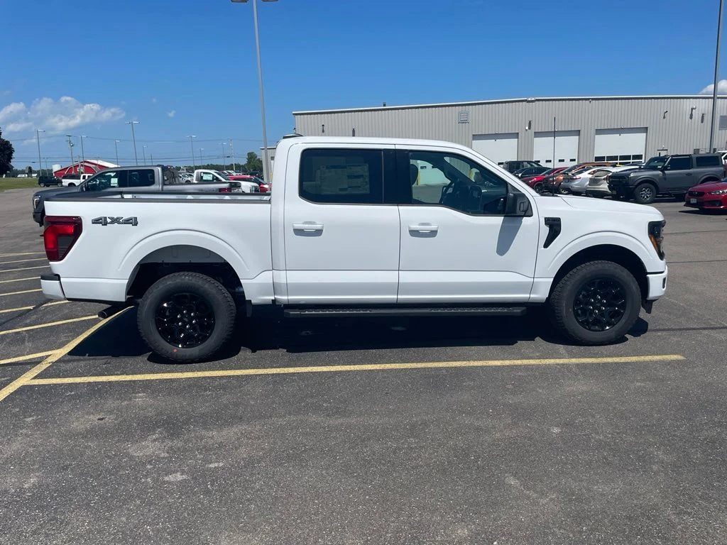 Used 2026 Oxford White Ford XLT image 4