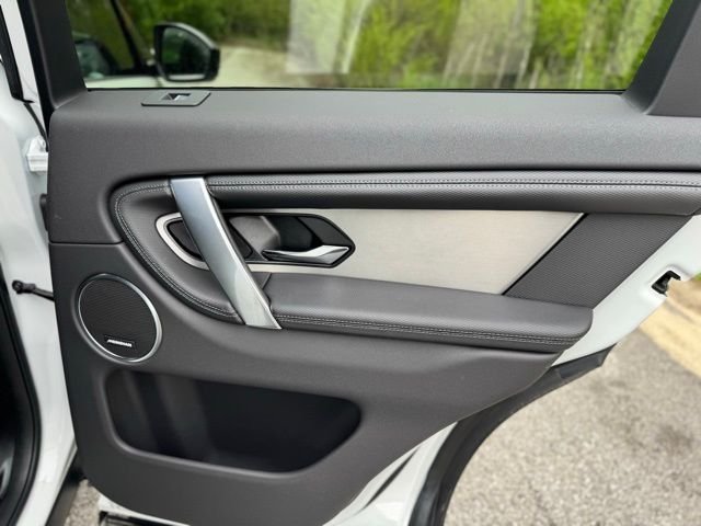 New 2026 Fuji White LAND ROVER Landmark Edition image 15