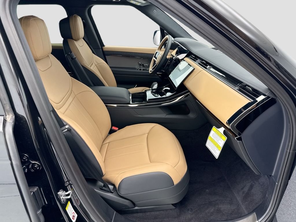 New 2026 Santorini Black Land Rover Dynamic SE image 19