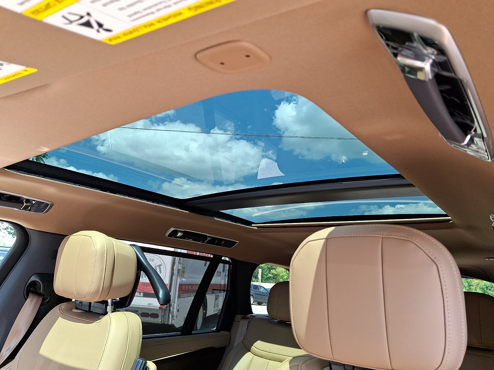 New 2026 Batumi Gold Land Rover P400 SE 7 Seat image 11