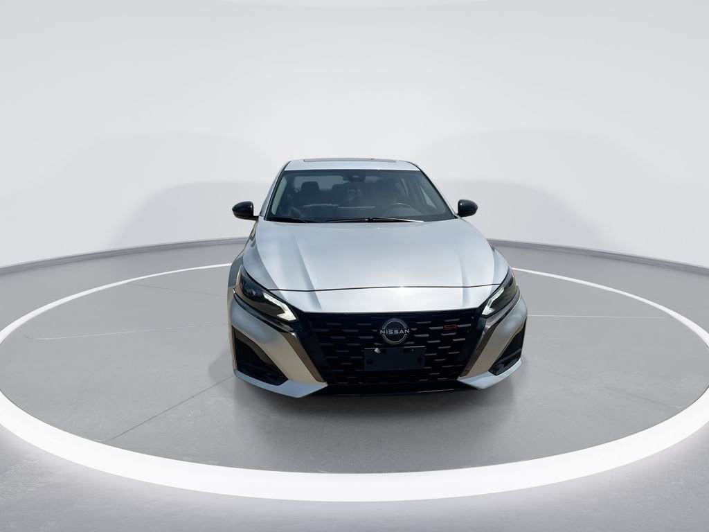Used 2023 Silver Nissan 2.5 SR image 3
