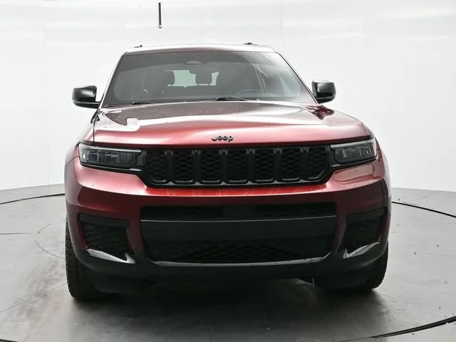 Used 2021 Velvet Red Pearlc Jeep Altitude image 2