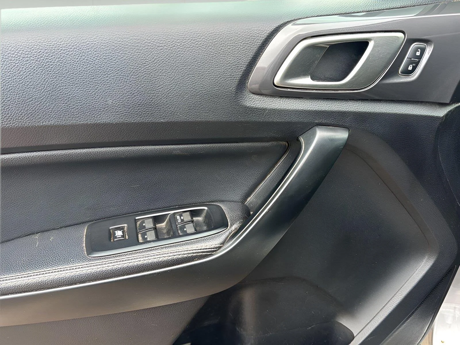 Used 2020 Iconic Silver Ford LARIAT image 9