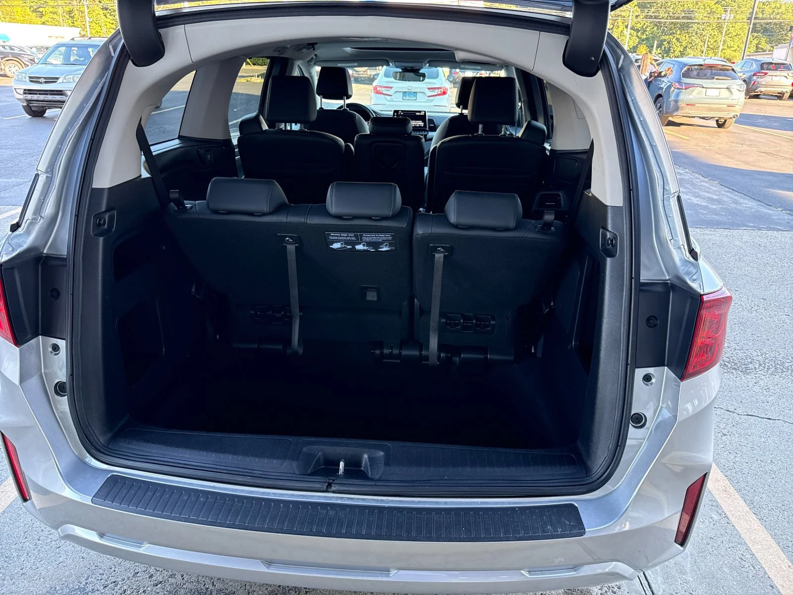 Used 2025 Solar Silver Metallic Honda EX-L image 16