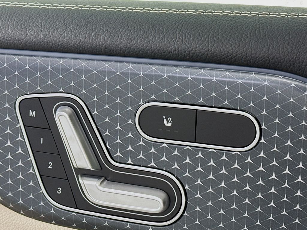 Used 2025 White Mercedes-Benz GLB 250 image 20