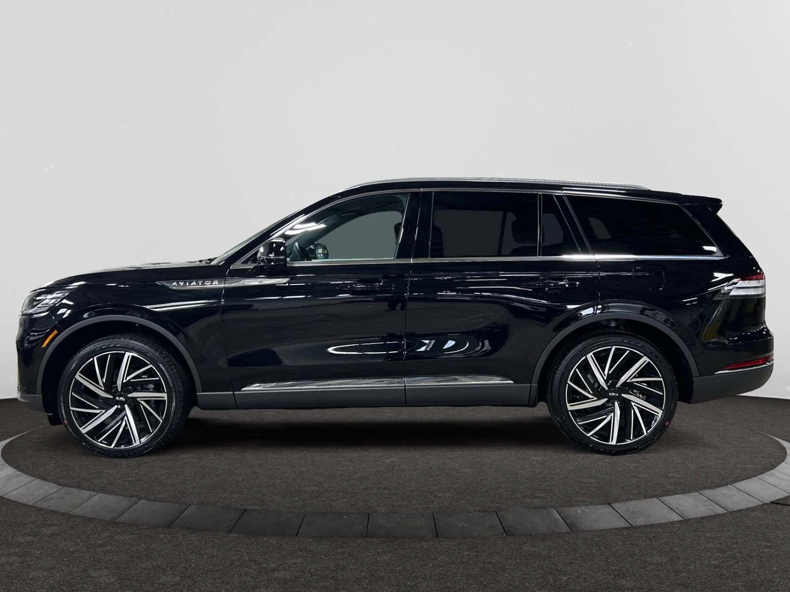 New 2026 Infinite Black Metallic Clearcoat Lincoln Reserve image 2