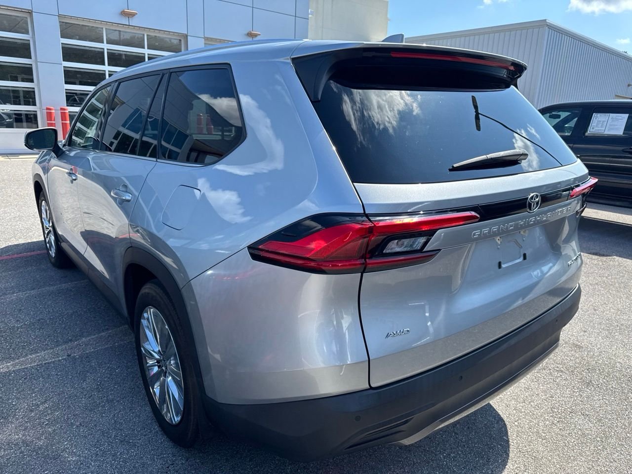 Used 2024 Silver Toyota Platinum image 9