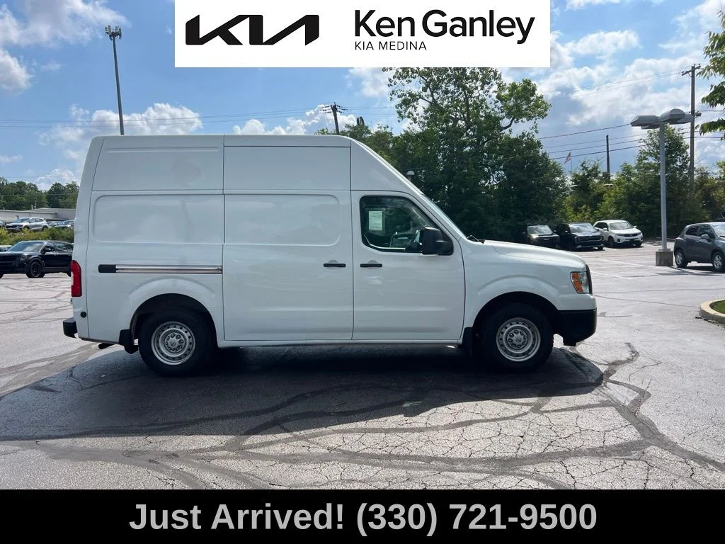 Used 2021 White Nissan S image 4