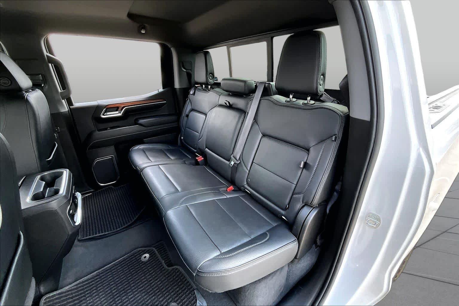 Used 2023 White Frost Tricoat GMC Denali image 21