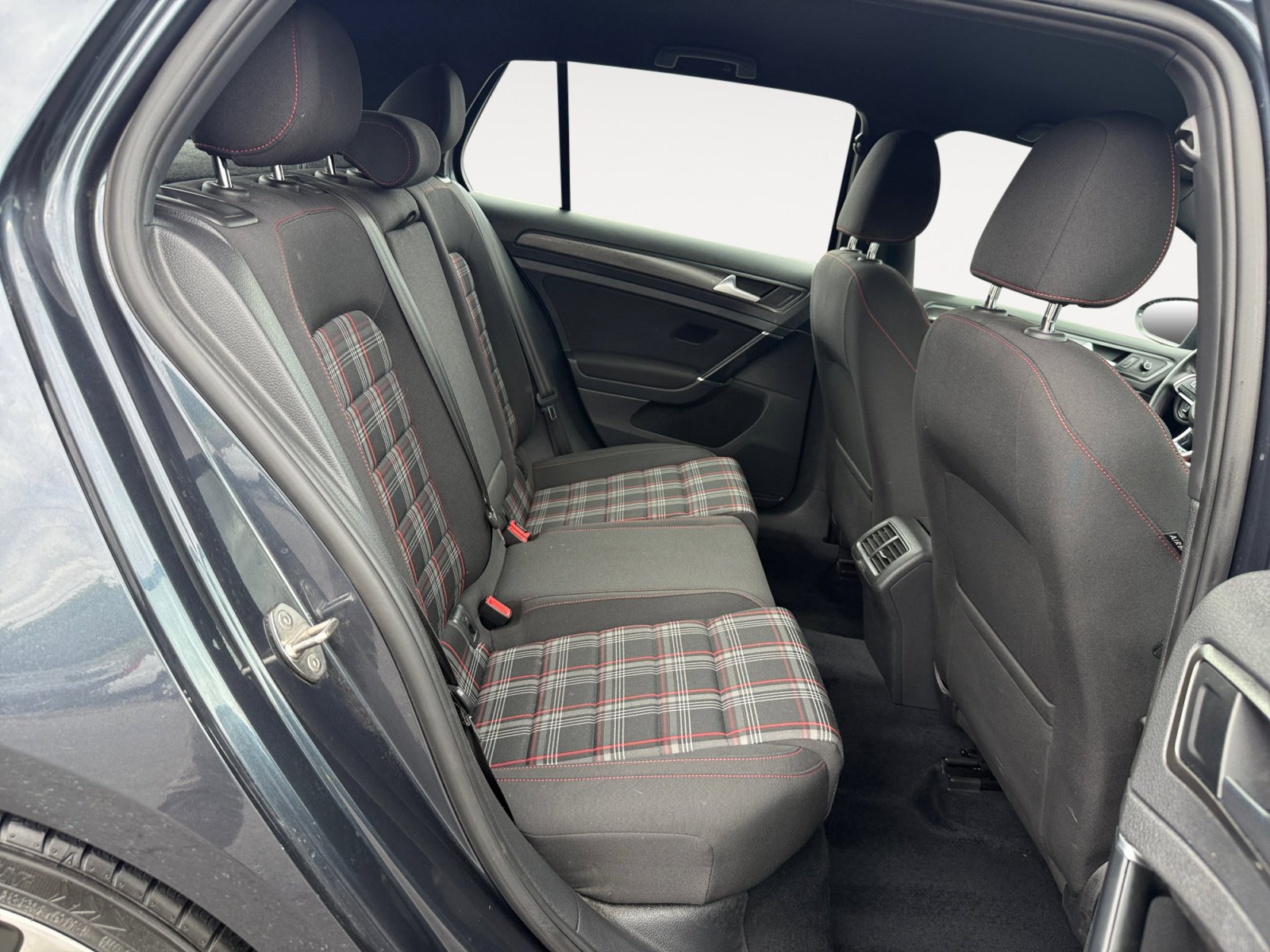 Used 2018 Blue Metallic Volkswagen 2.0T S image 18