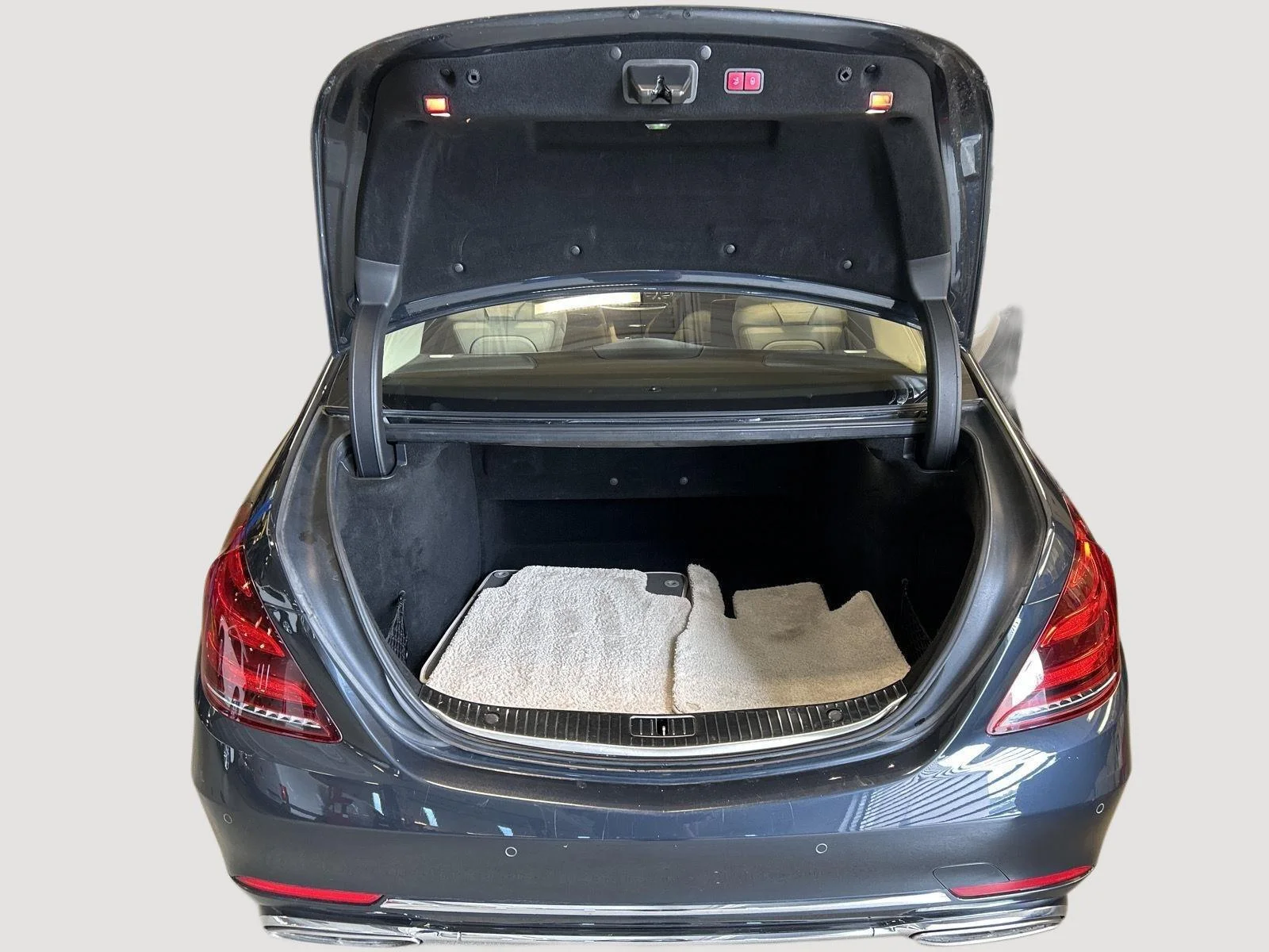 Used 2019 Anthracite Blue Metallic Mercedes-Benz Maybach S 560 image 30