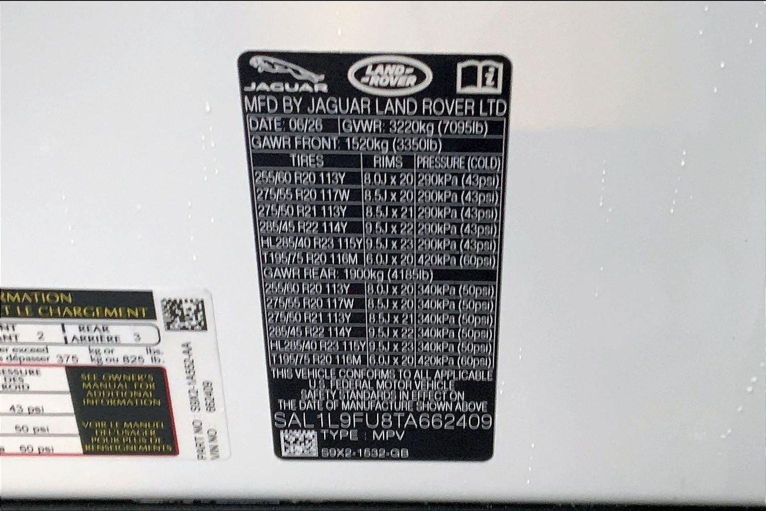 New 2026 Fuji White Land Rover Dynamic SE image 18