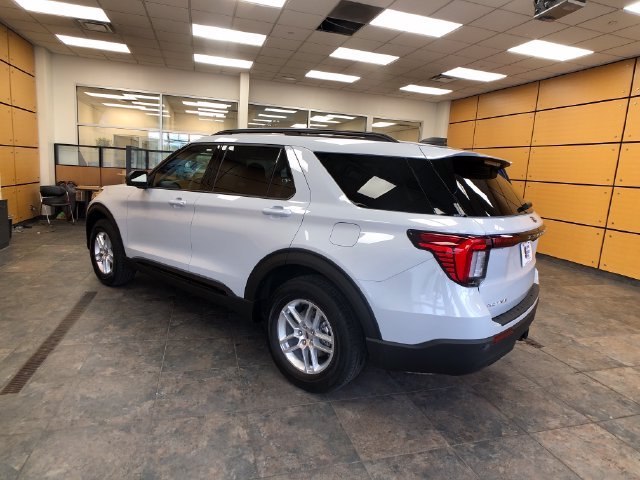 New 2026 Space White Metallic Ford Active image 5