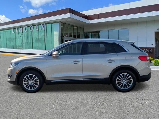 Certified Used 2017 White Gold Metallic Lincoln Select image 7