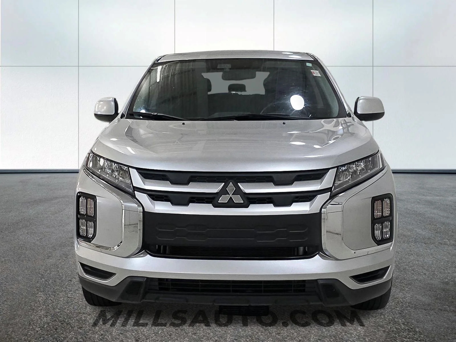 Used 2024  Mitsubishi  image 12
