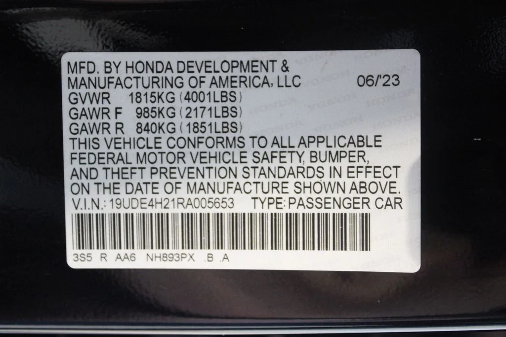 Used 2024  Acura Base image 31