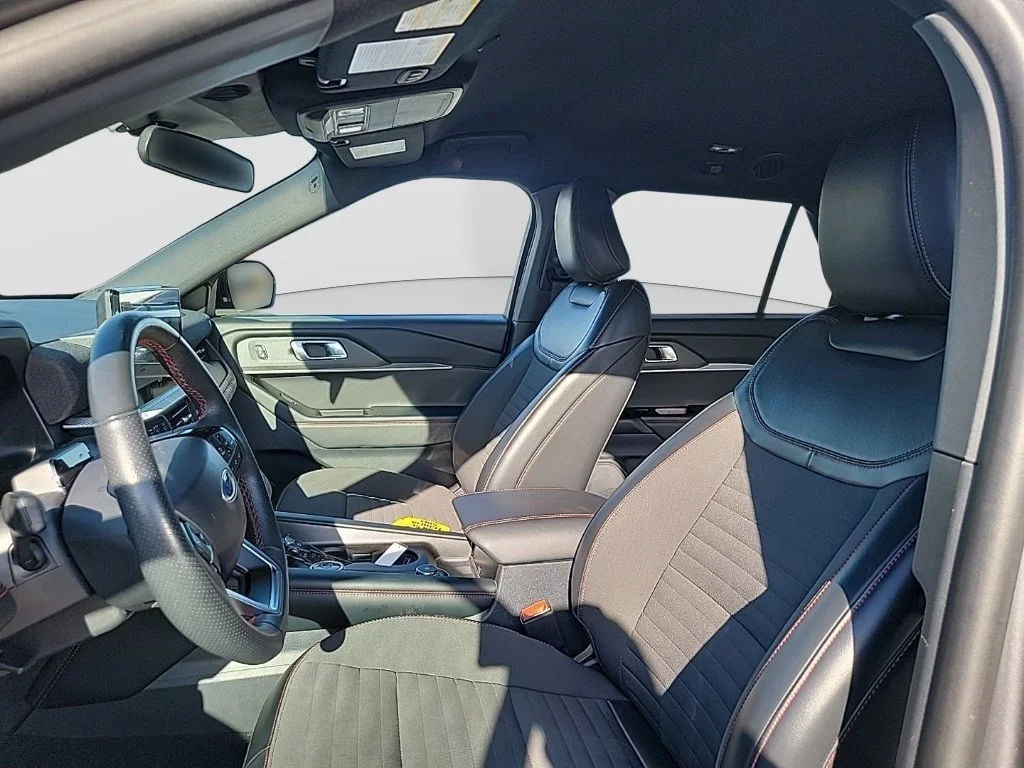 Used 2025 Gray Ford ST-Line image 13