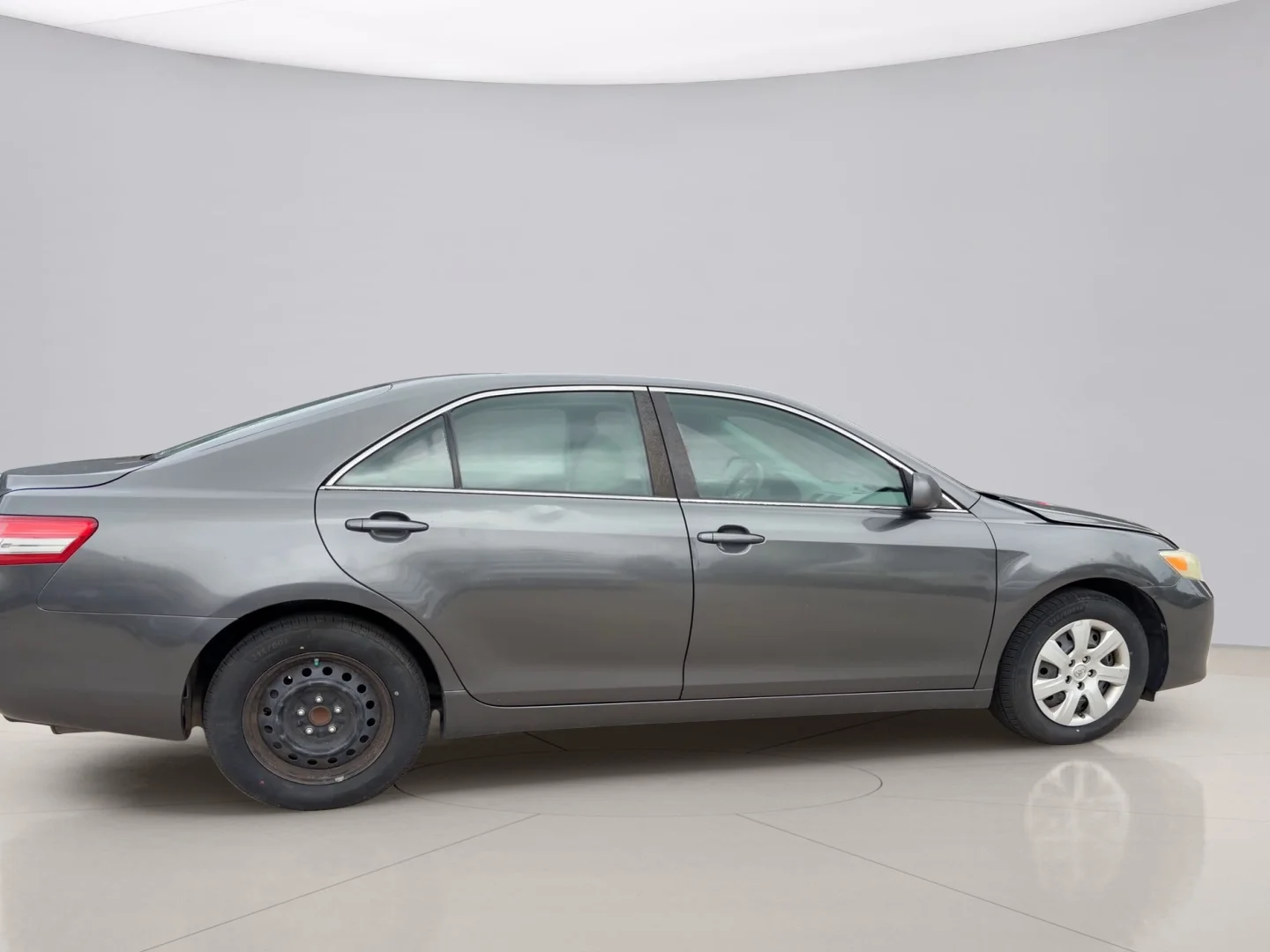 Used 2011 Gray Toyota LE image 6
