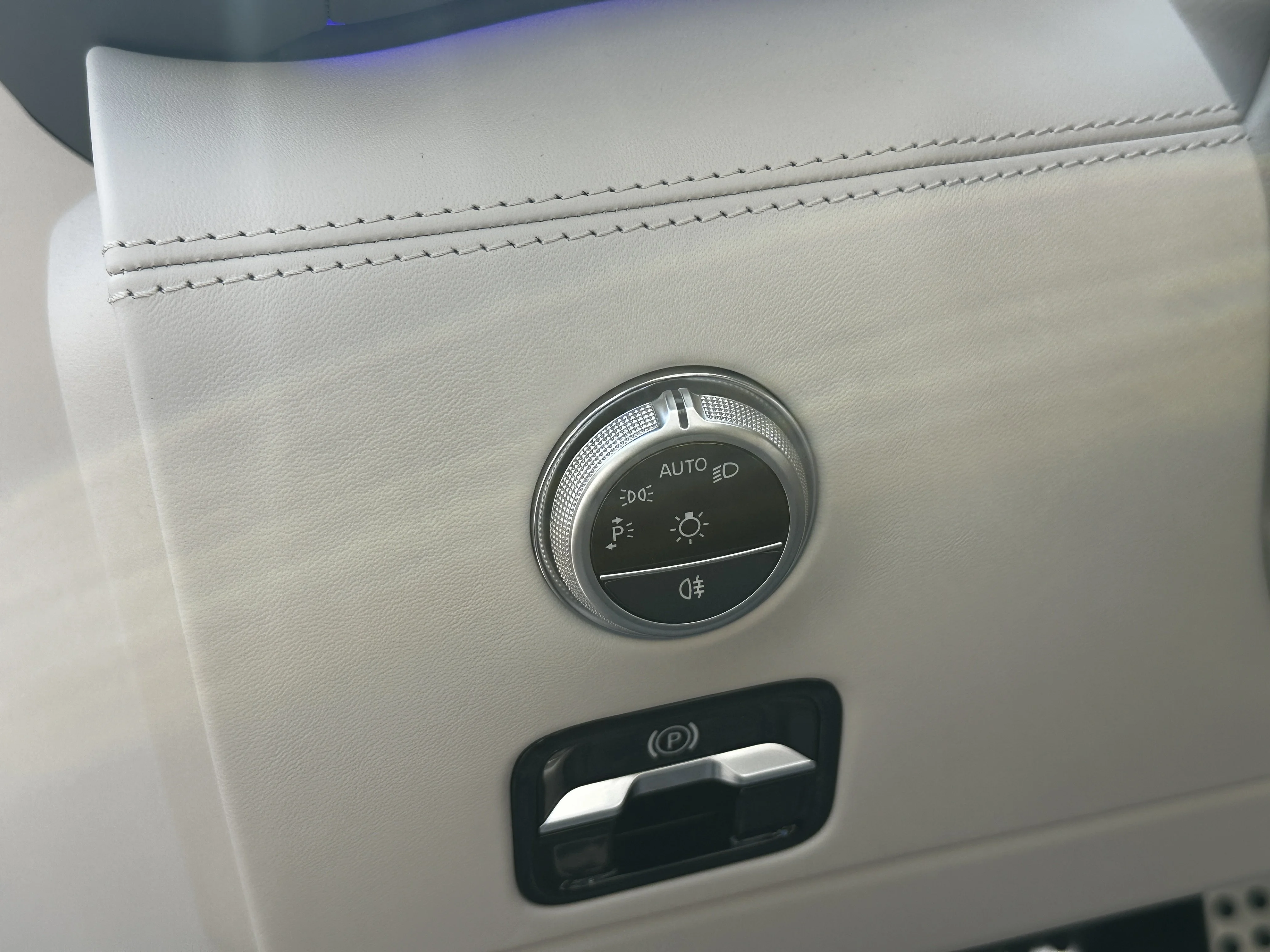 New 2026 MANUFAKTUR Moonlight White Metallic Mercedes-Benz AMG® SL 43 image 30