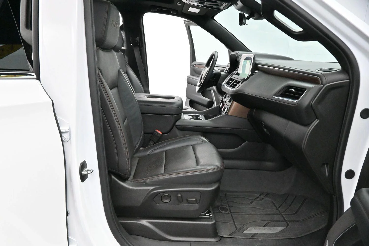 Used 2024 Summit White Chevrolet High Country image 36